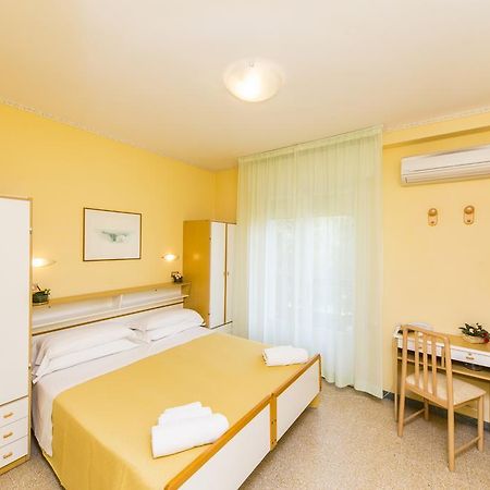 ריצ'יונה Hotel Rita מראה חיצוני תמונה
