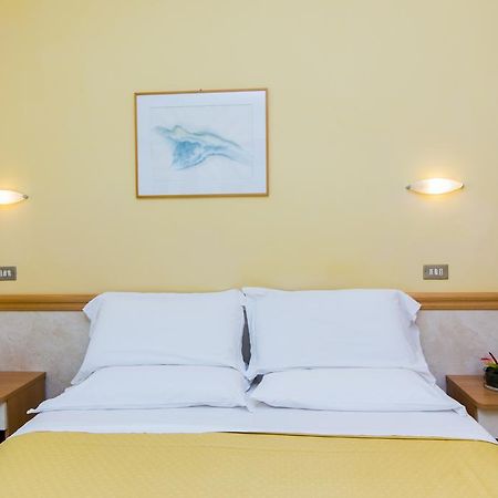 ריצ'יונה Hotel Rita מראה חיצוני תמונה