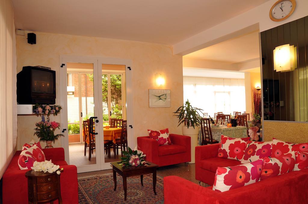 ריצ'יונה Hotel Rita מראה חיצוני תמונה