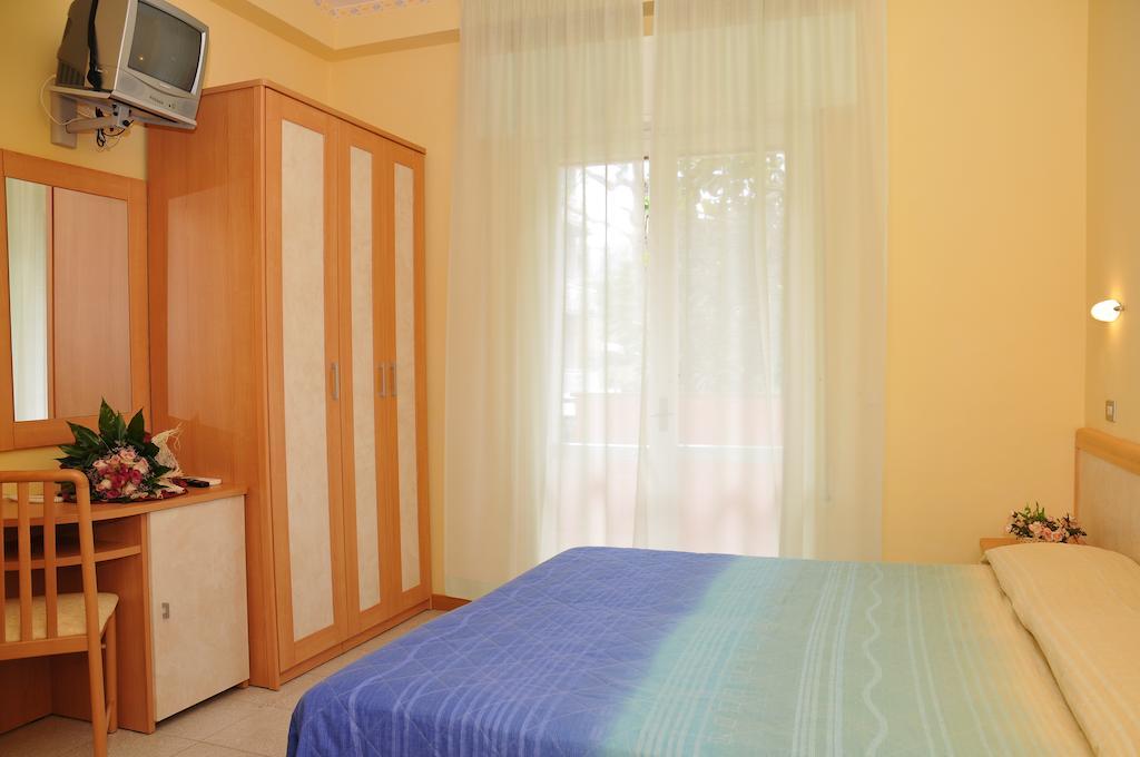 ריצ'יונה Hotel Rita חדר תמונה