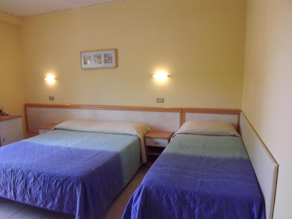 ריצ'יונה Hotel Rita חדר תמונה