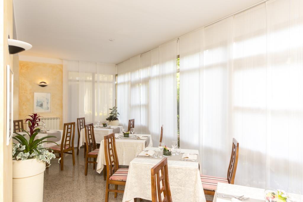 ריצ'יונה Hotel Rita מראה חיצוני תמונה