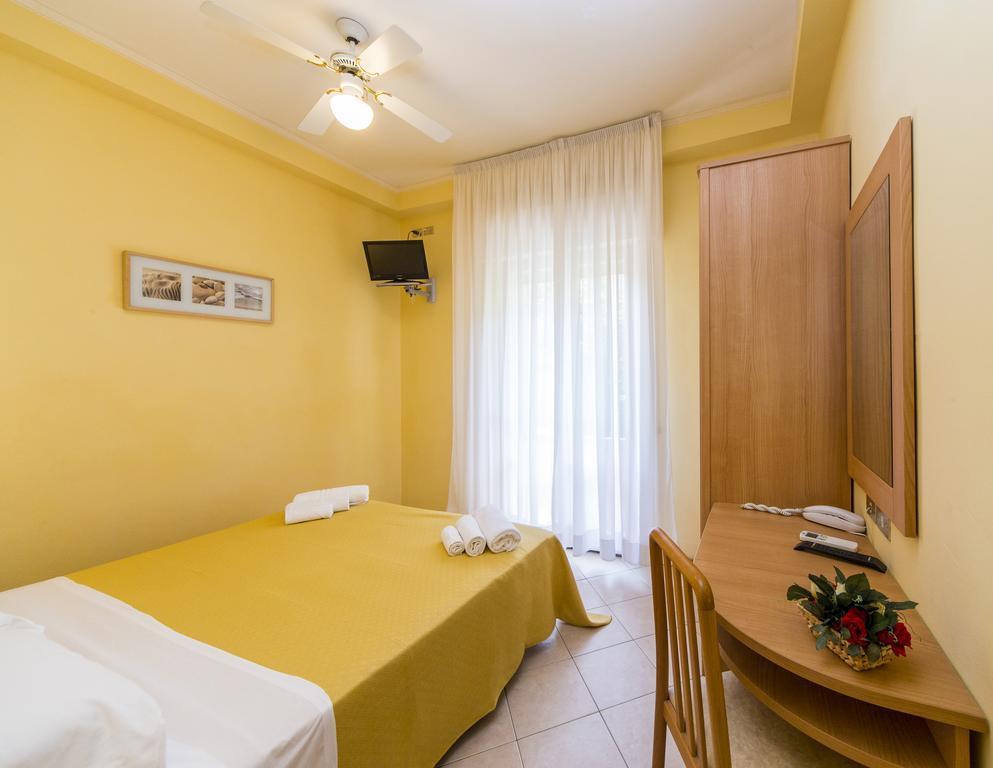 ריצ'יונה Hotel Rita מראה חיצוני תמונה