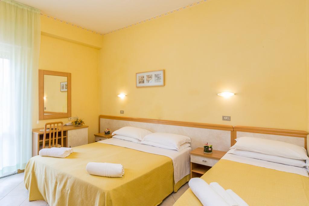 ריצ'יונה Hotel Rita מראה חיצוני תמונה