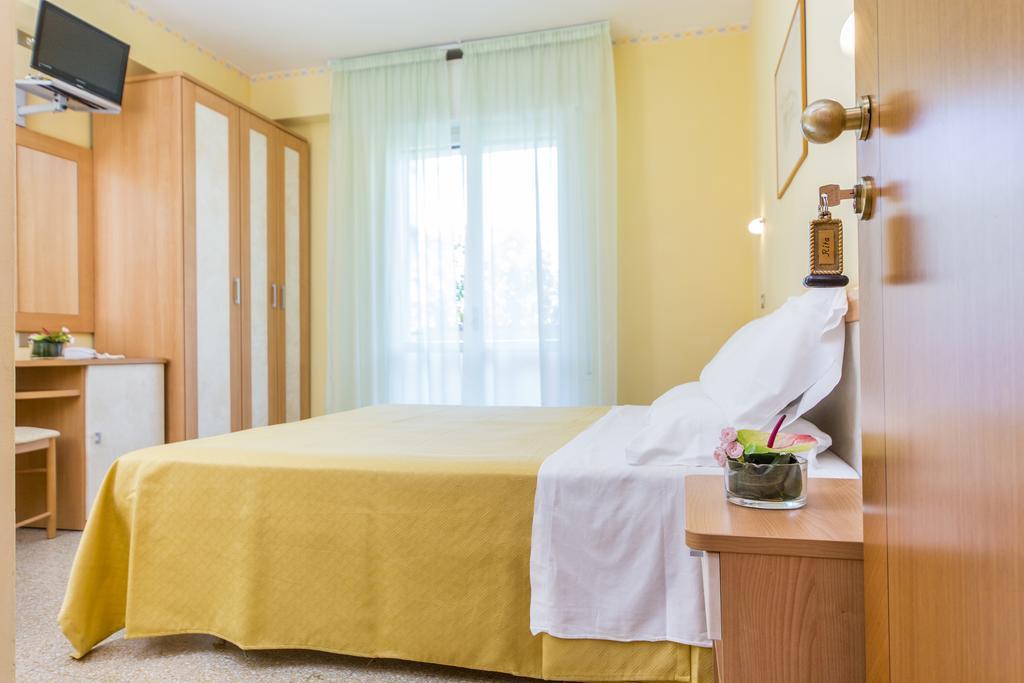 ריצ'יונה Hotel Rita מראה חיצוני תמונה